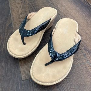NWOT Vionic black sandal wedges